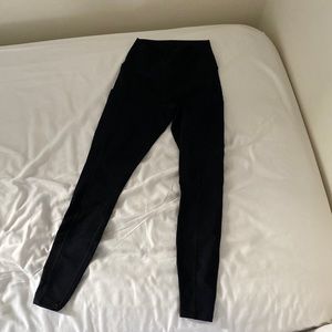 Black fabletic leggings, with pockets.
